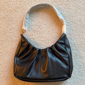 Trendy Black Purse (NEW)